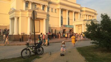 Photo of Спектакль в Тюмени: театральная постановка вызвала скандал